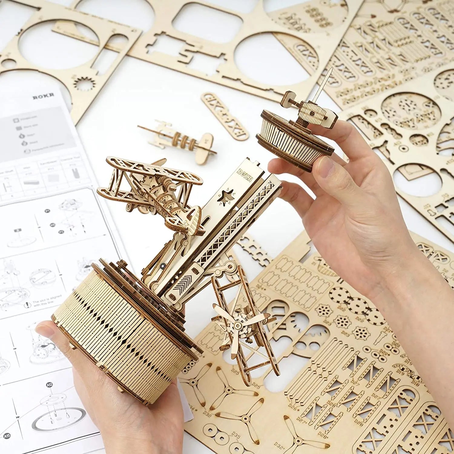 Robotime Rokr DIY 3D Starry Night Wooden Model Building Kit 84pcs Rotatable Assembly Music Box Educational Toy for Kids Adults