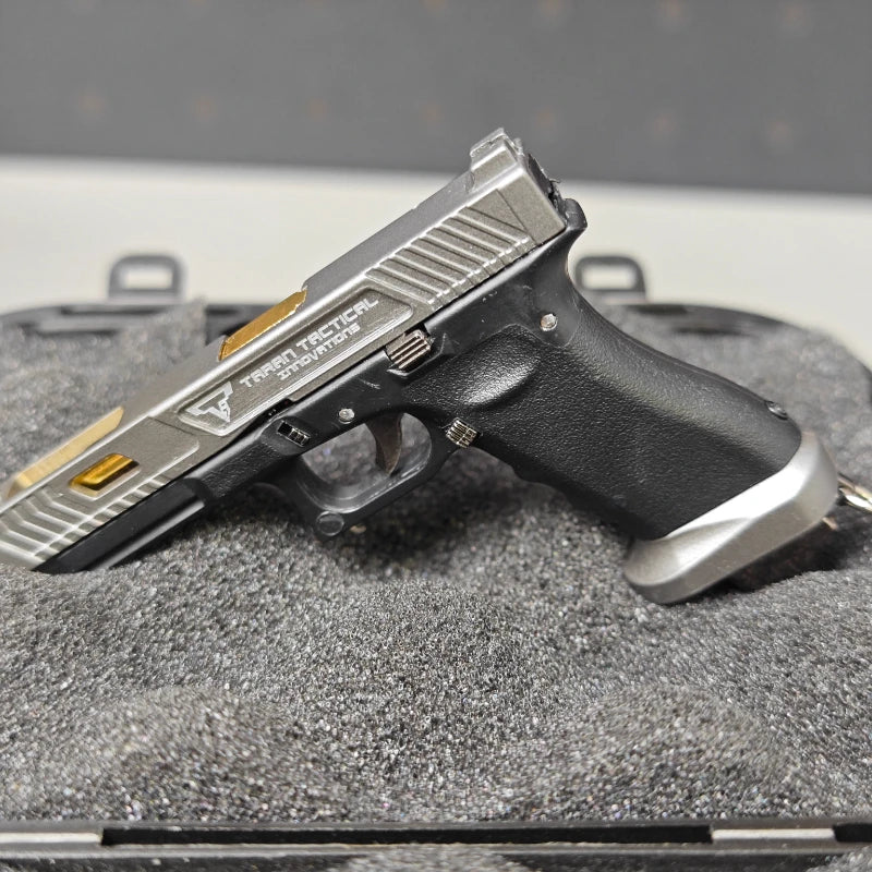 New  2025 Glock 34 Black Grey Tactical Alloy Mini Pistol Keychain Toy 1:3 Scale Shell Ejection Free Assembly Mini Gun Fidget Toy